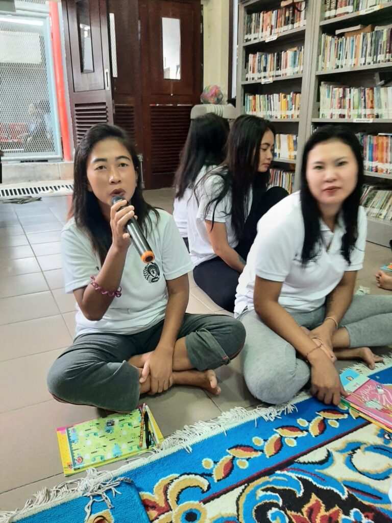 Siswa NMC Warga binaan Lapas Perempuan Kerobokan