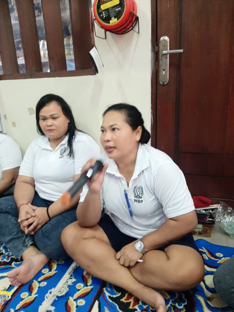 Siswa NMC Warga binaan Lapas Perempuan Kerobokan