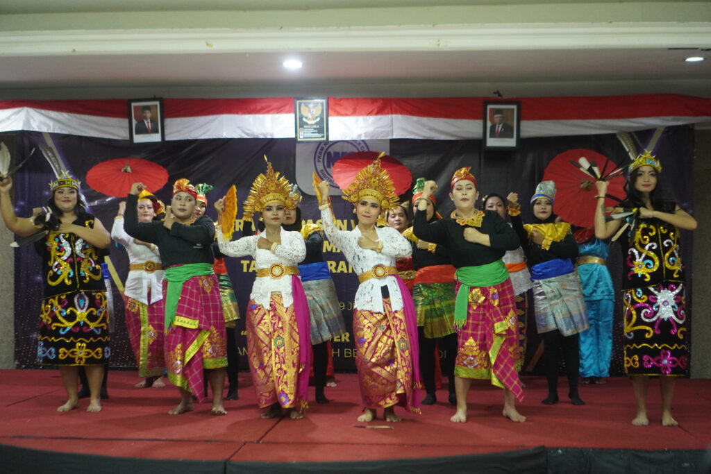 Foto Pelepasan Siswa NMC