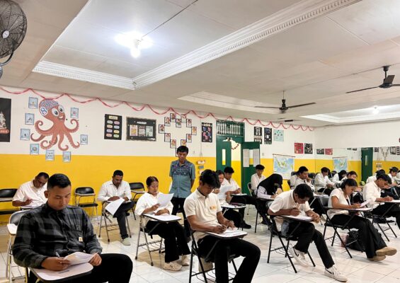 Pelaksanaan Ujian Pendidikkan Kesetaraan Paket C Setara SMA dihari pertama